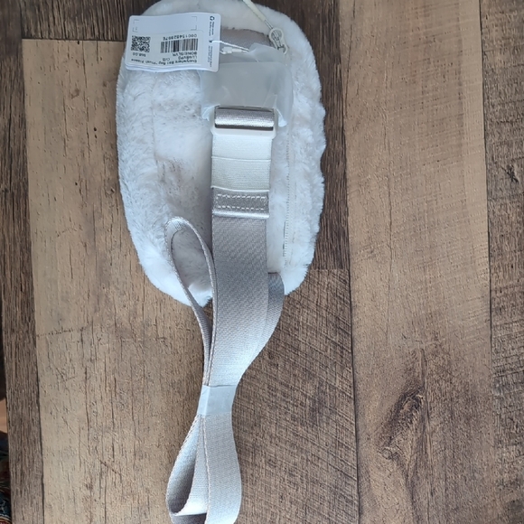 Lululemon White Furry Belt Bag - Picture 2 of 5
